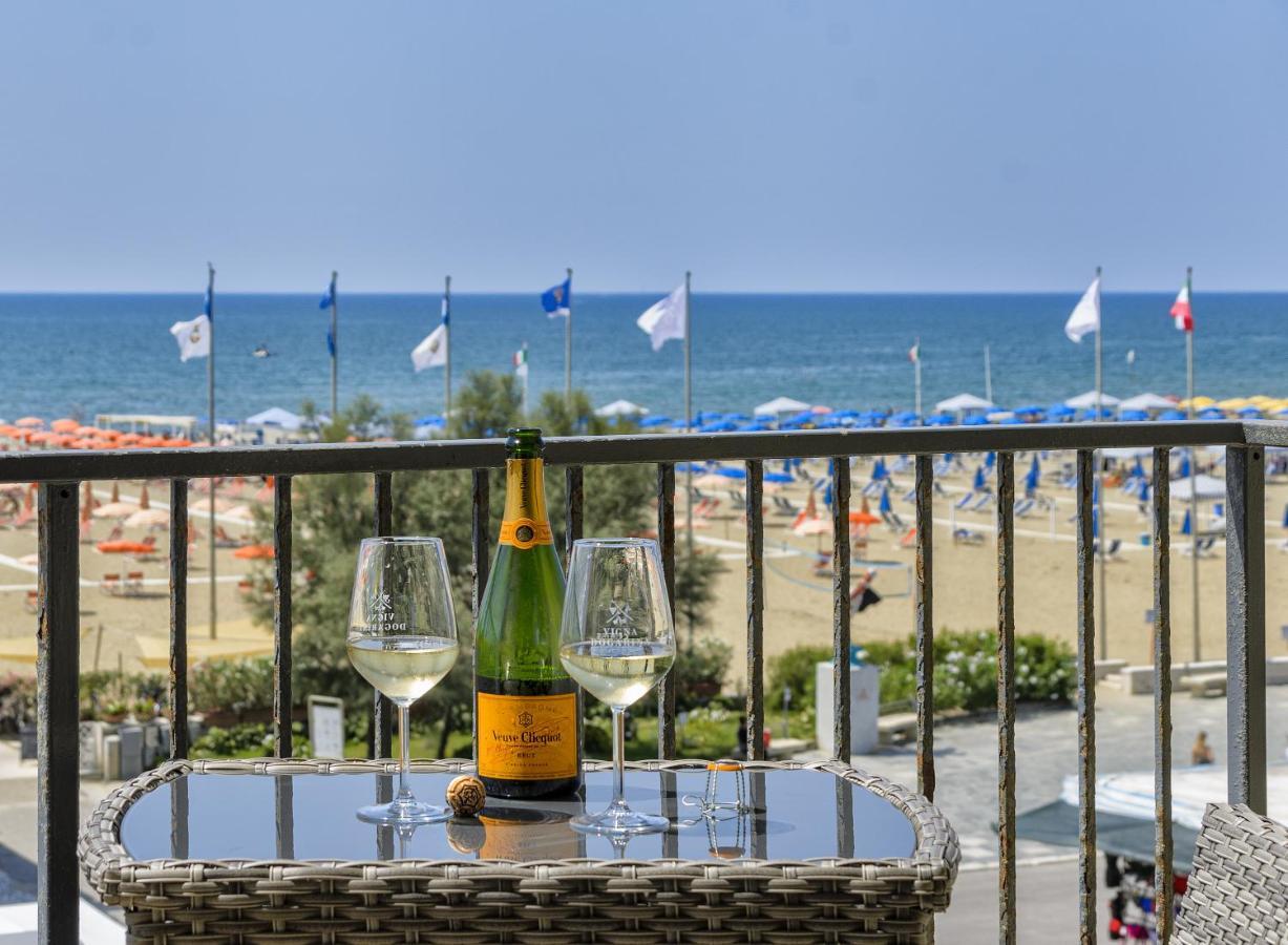 Hotel La Pace Виареджо Экстерьер фото
